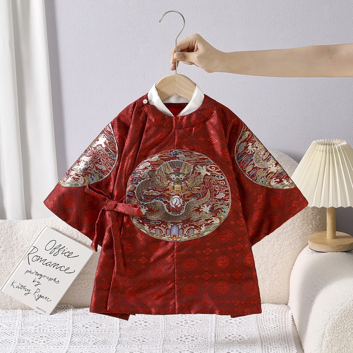 New Chinese-style 100-day celebration for baby boy, Tang suit photography, embroidered dragon robe, Chinese style children's New Year's greetings and first birthday attire.