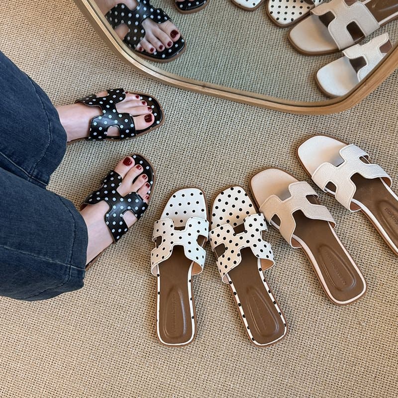 2026 sandals, Birkenstock skirt, beach shoes, retro polka dots with new slippers, women's summer outer wear h