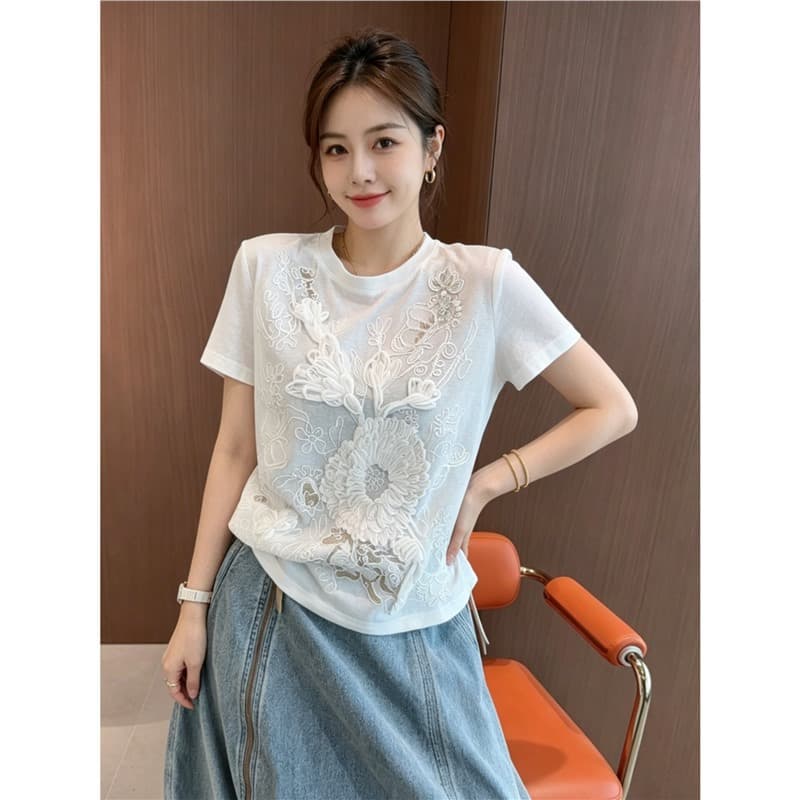 European Heavy Embroidery 3D Floral T-Shirt for Women 2026 Summer New Round Neck Short Sleeve Luxury Age-Defying Flattering Top