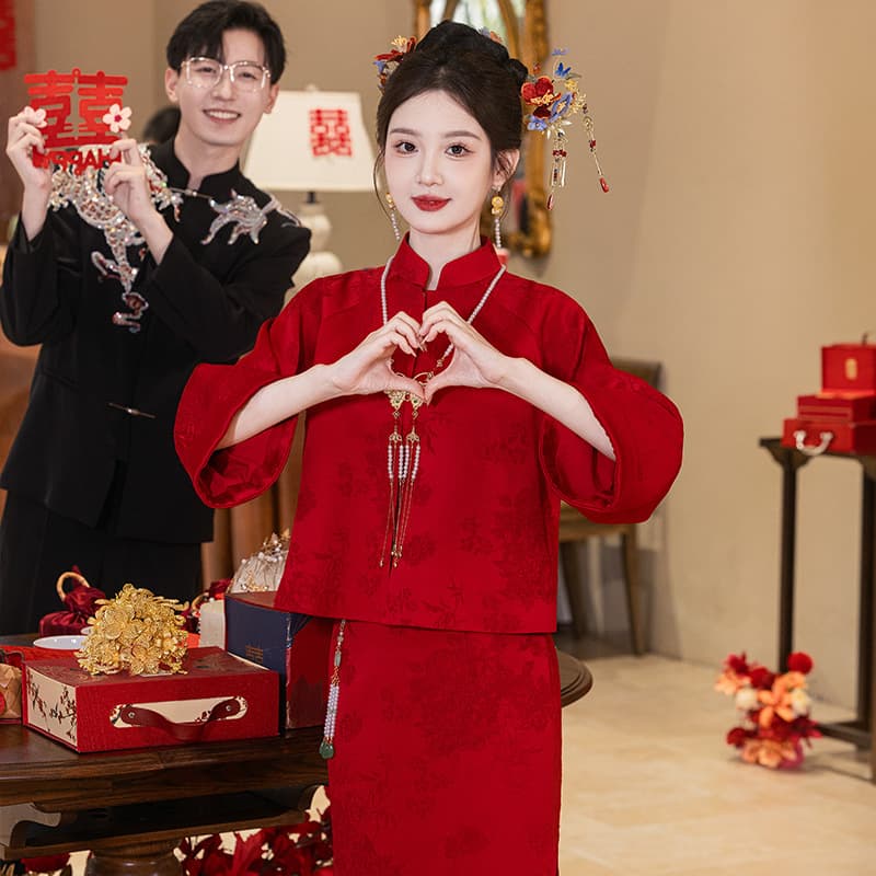 New Chinese-style engagement dress 2025 autumn new style petite wedding toast dress design sense return banquet two-piece set