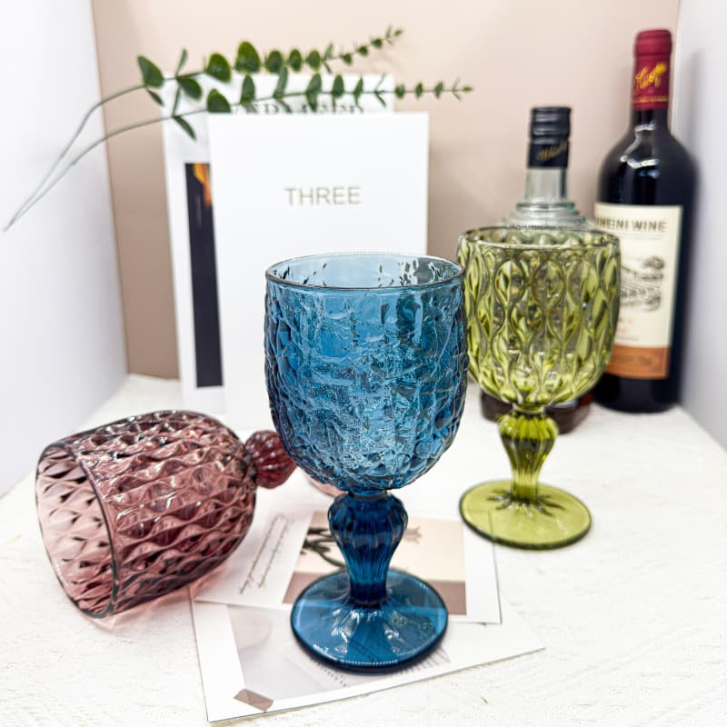 Factory Wholesale Vintage Embossed Wine Glass European Goblet Sweet Wine Glass Colored Glass Liquor Glass Wedding Fruit Wine Glass