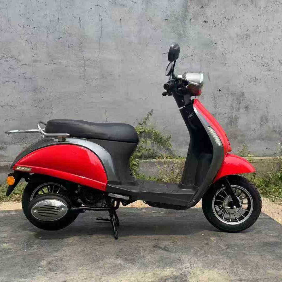 Vespa Retro Large Turtle Scooter Retro Motorcycle Red Body Displacement 150cc Fuel Commuter Motorcycle