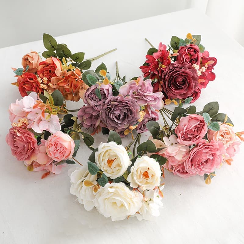 Simulated European-style small bouquet of roses and fake flowers. Living room home decoration simulated bouquet of 6 heads of hydrangeas and hibiscus roses.
