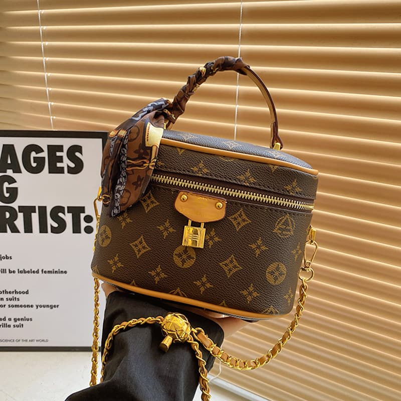 Fashionable Women's Handbag 2026 New Korean Style Vintage Chain Box Bag Versatile Shoulder Crossbody Bag