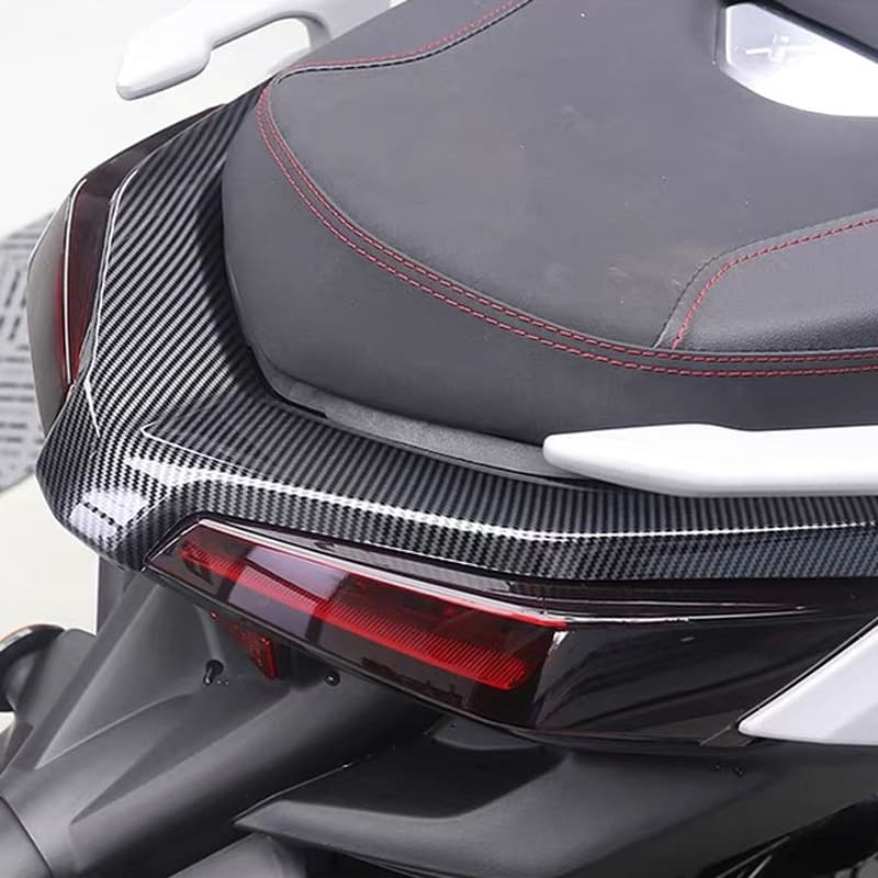 For Yamaha X-MAX 250 300 XMAX 23-24 Motorcycle Rear Tail Light Upper Cover Spoiler