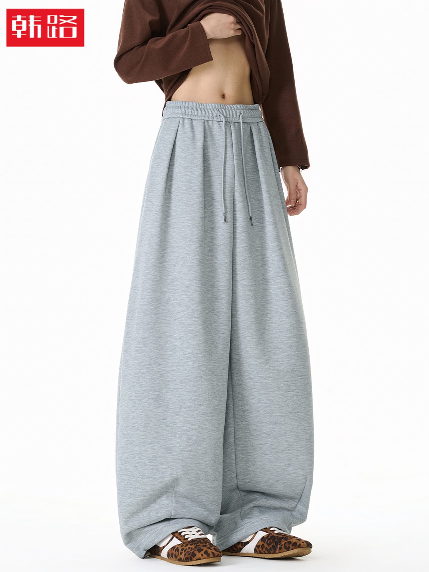 Trendy Paneled Pleated Sweatpants for Men Spring Style Loose Fit Curved Leg Baggy Straight Casual Pants