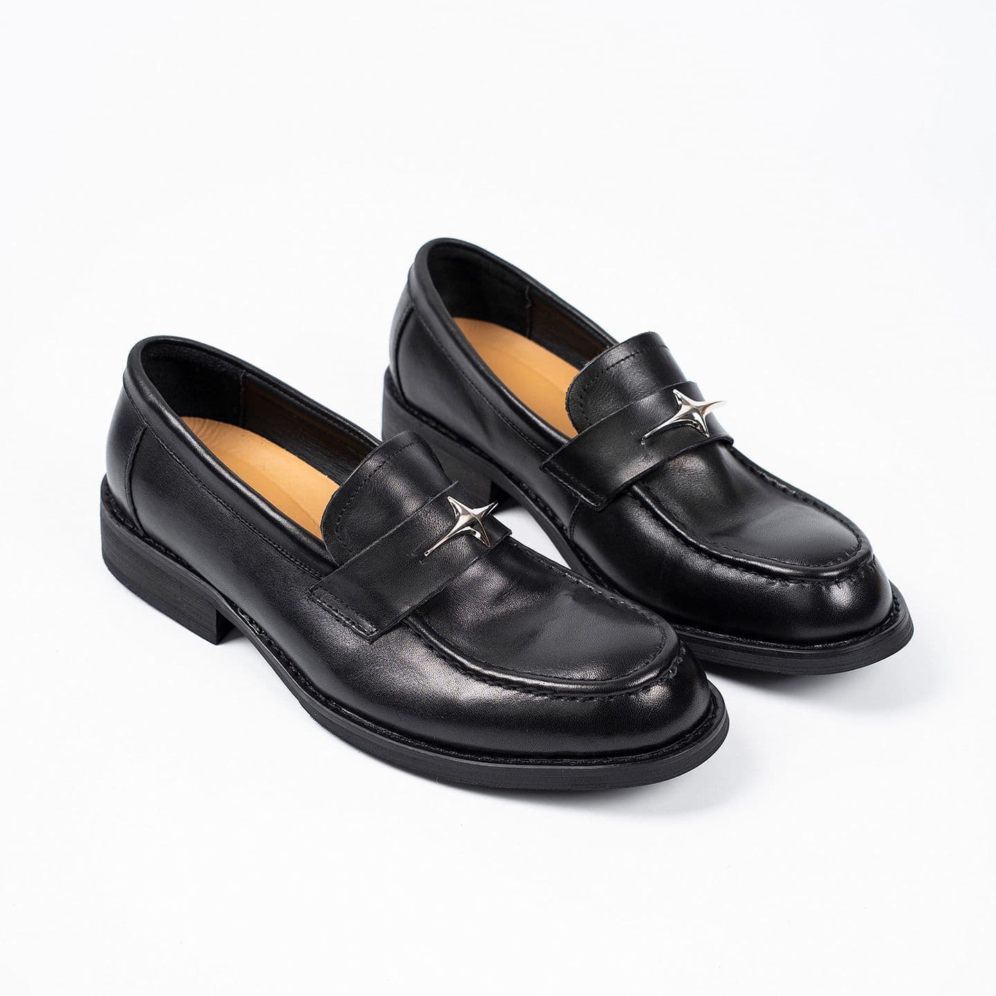 Elegant washed leather starburst loafers for men, black slip-on casual old money leather shoes, high-end commuter beanie shoes