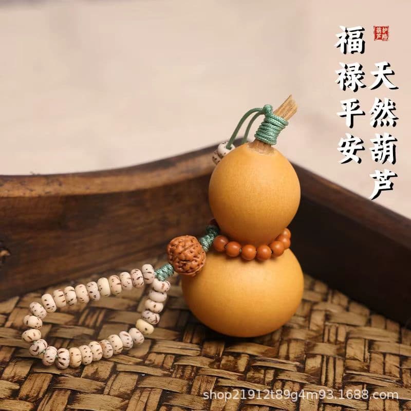 Popular collectible gourd hand-held ornaments, traditional Chinese style small gourd bodhi pendant, handmade car decorations.