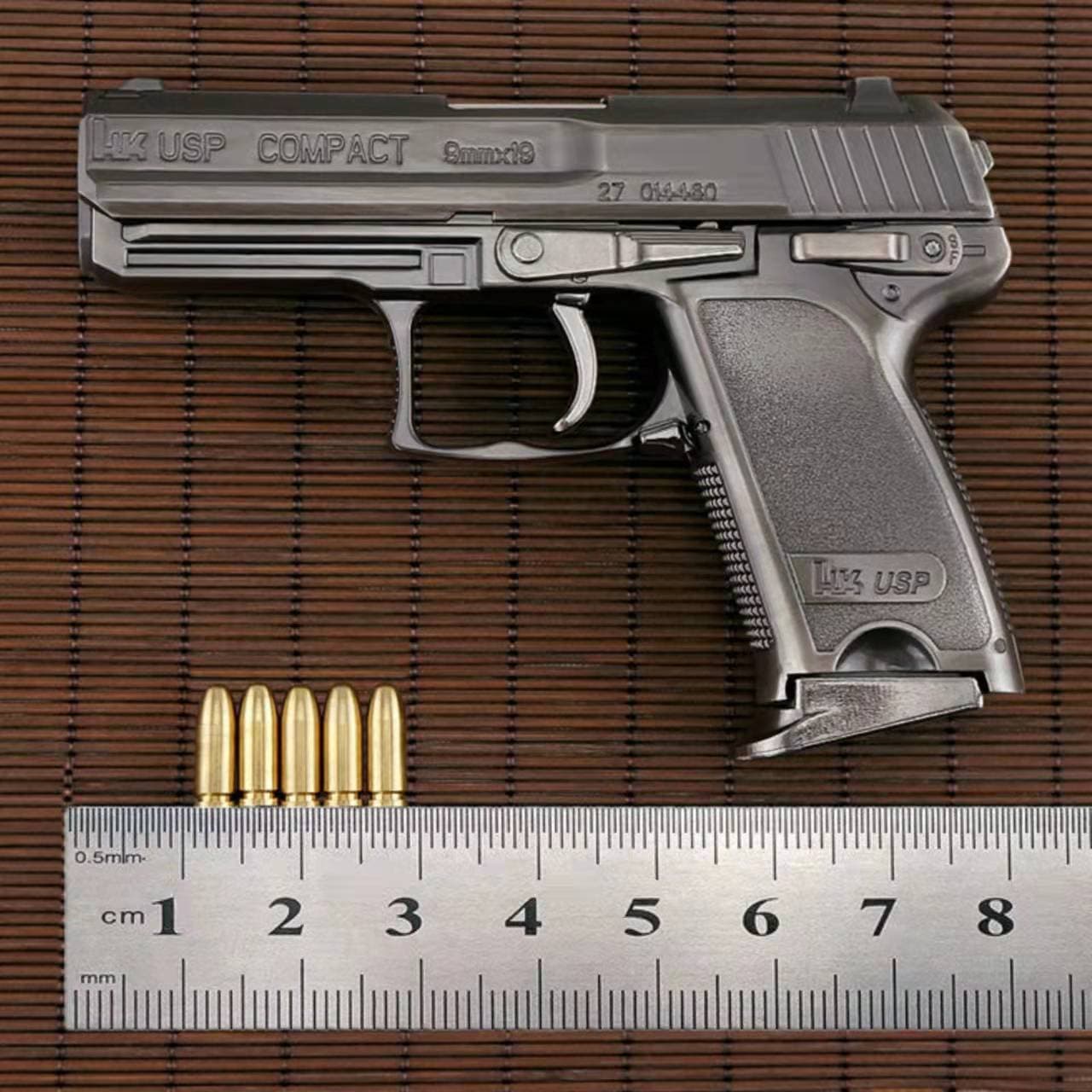 1:3 shell USP alloy model collection model toy model cannot be launched and cannot be modified