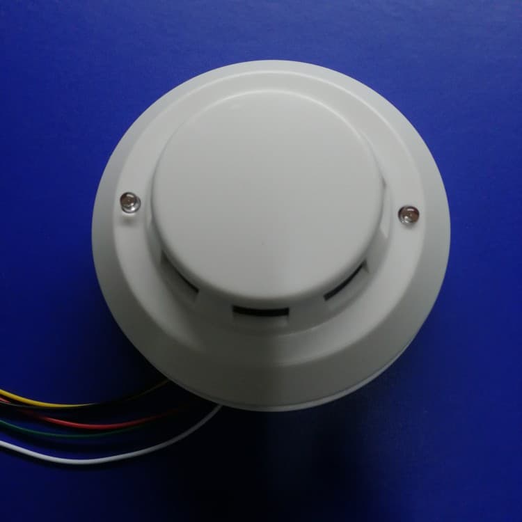 820 Wired Network Smoke Alarm Sensor Smoke Sound and Light Alarm Smoke Detector
