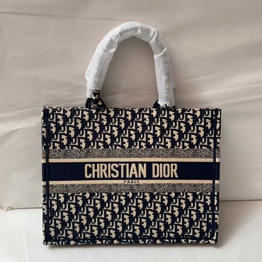 2026 new DlOR canvas tote tote old flower embroidery horizontal version bag rhombus Diana Montaigne toujours