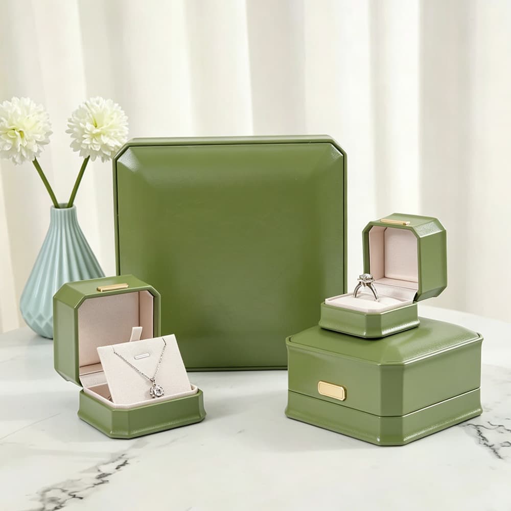 High-End PU Jewelry Box Creative Metal Logo Earring Ring Box Waist Jewelry Packaging Box Jewelry Storage Box