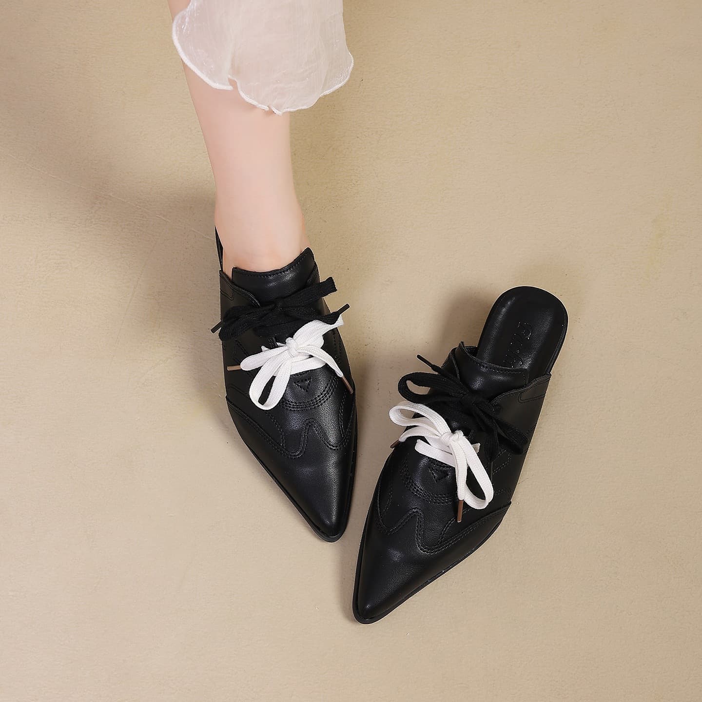 Pointed toe Baotou slippers, white 2026 Baotou slippers, women's niche wedge heels, new summer retro lace-up