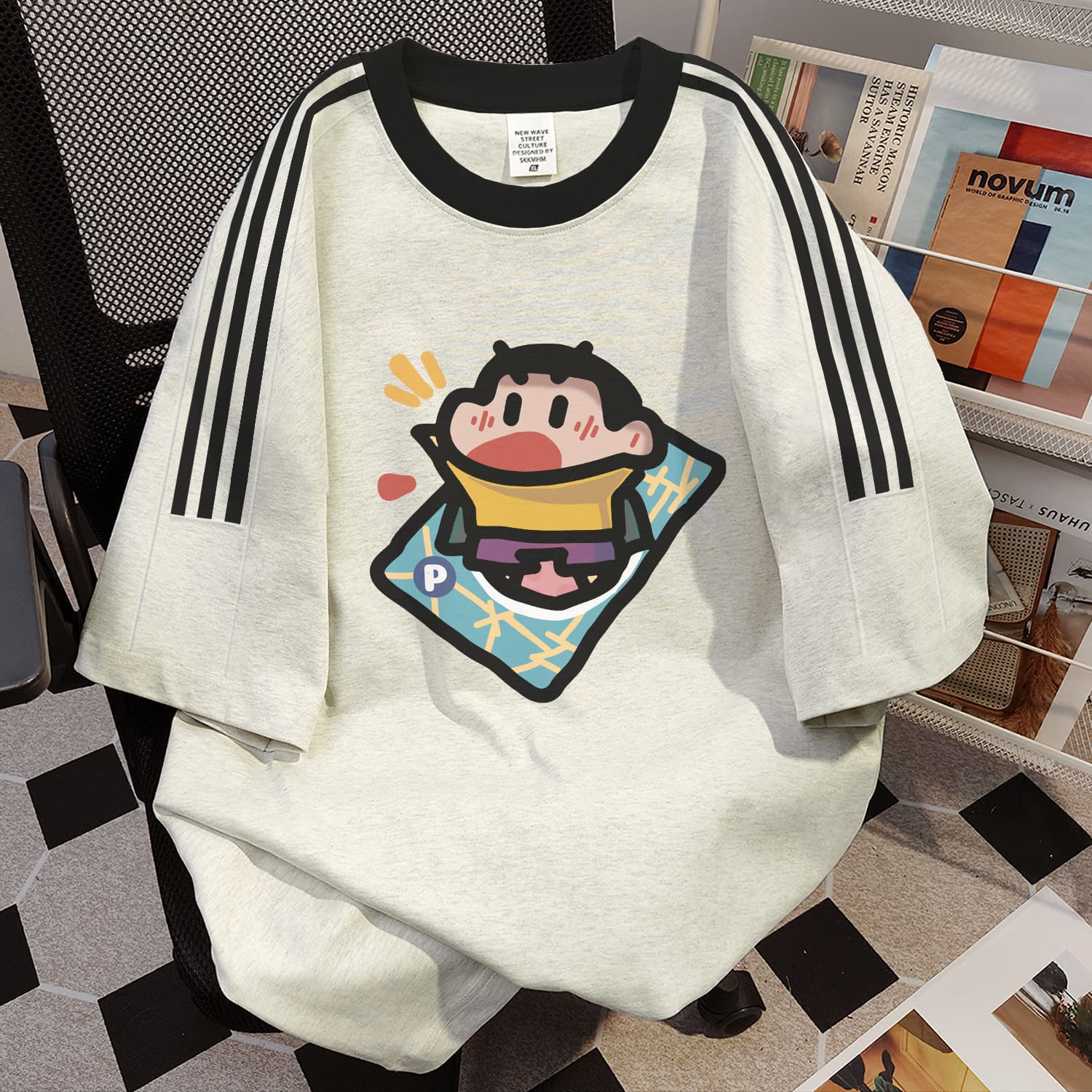 Cotton American Retro Cartoon Print Short Sleeve T-Shirt for Men, Loose Fit Crayon Shin-chan Half Sleeve in White/Gray, Heavyweight Top