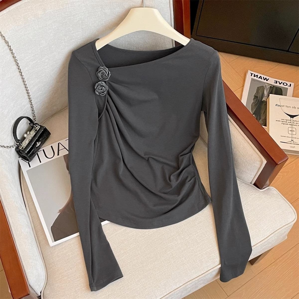 2025 autumn large size fat sloping shoulder three-dimensional flower long-sleeved shirt for women loose and chic slimming bottoming shirt top