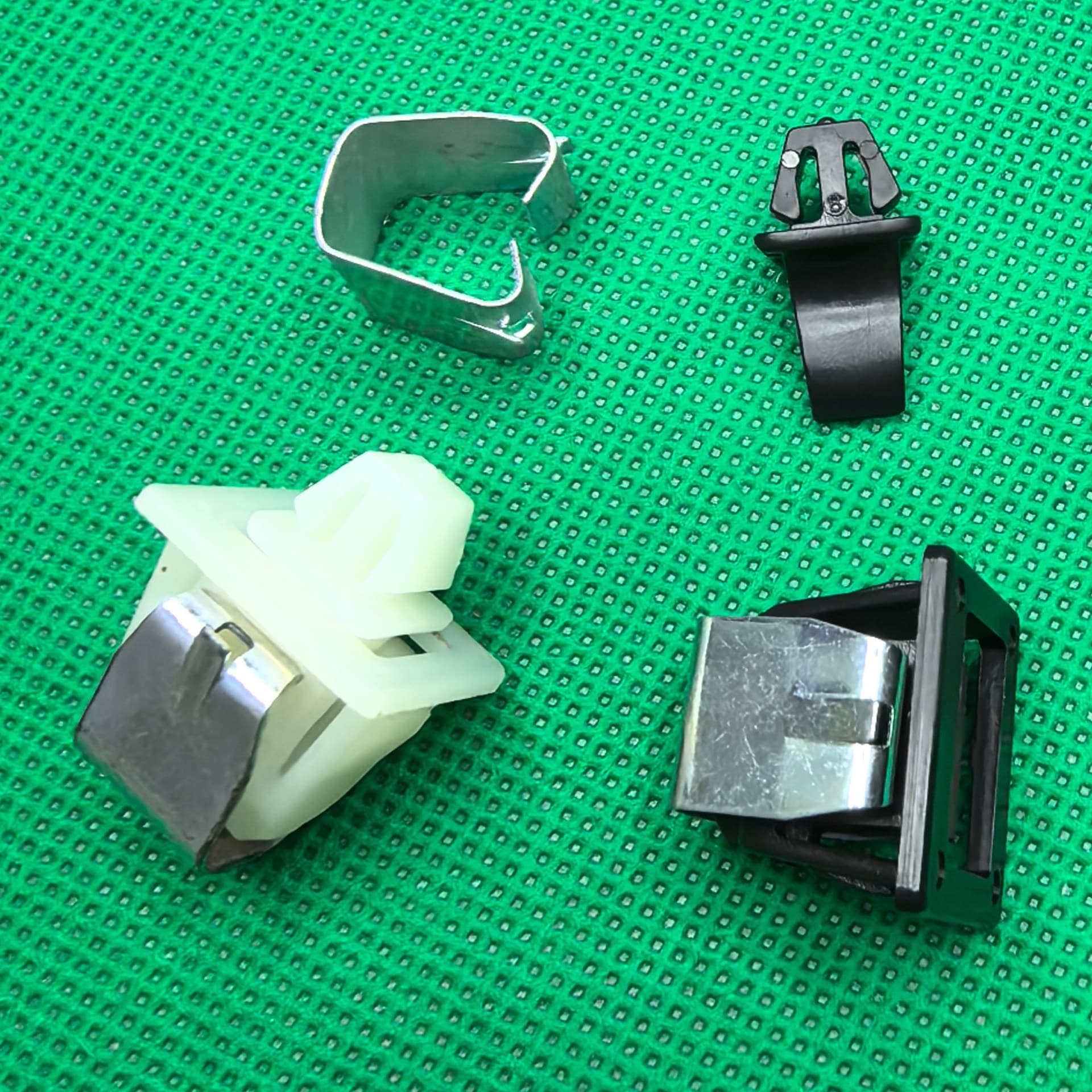 Factory Direct Door Latch for Bluetooth Earphone Cases, Plastic Spring-Press Self-Locking Latch, Push Lock, Spring Latch
