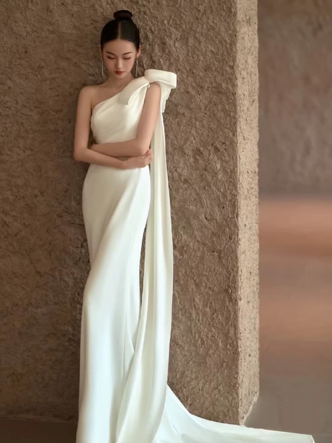 One-Shoulder Light Wedding Dress 2026 New Style White Satin Trailing Bridal Gown Mermaid Car Show Dress for Women