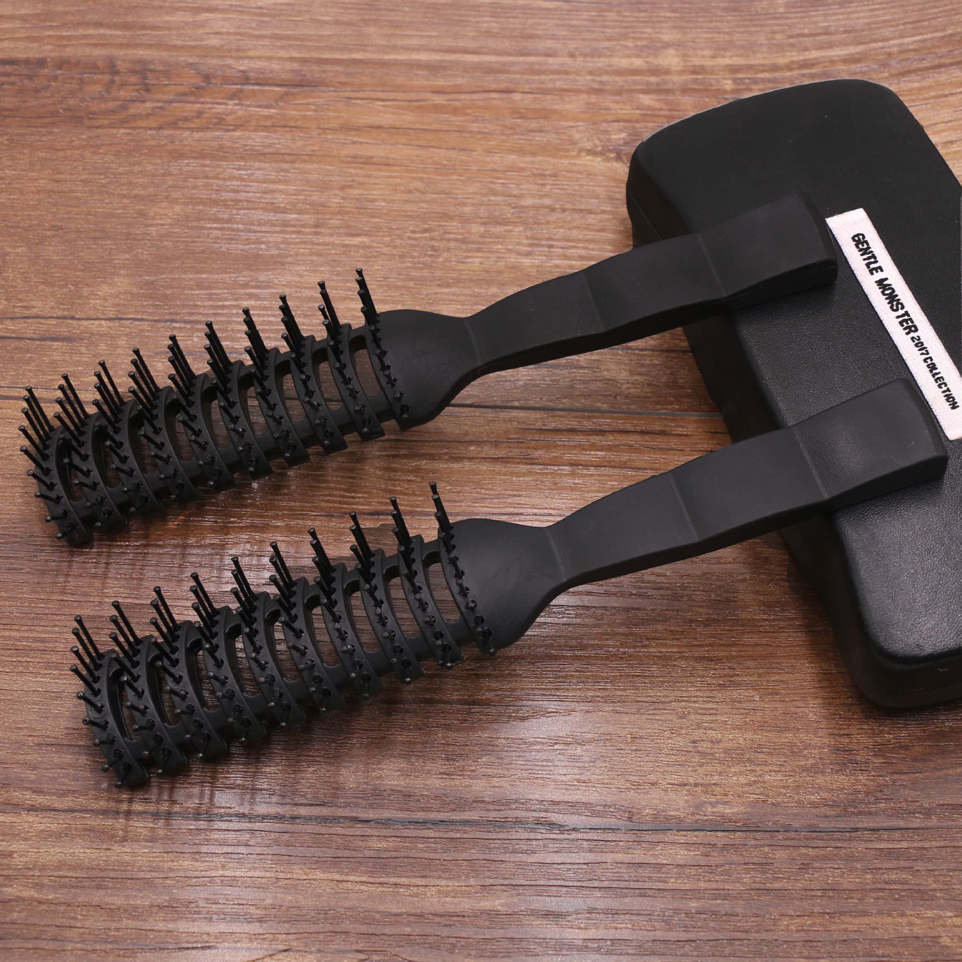 Nine-row comb with ribbed edges, massage comb, pomade comb, men's hair styling comb for volume and volumization.