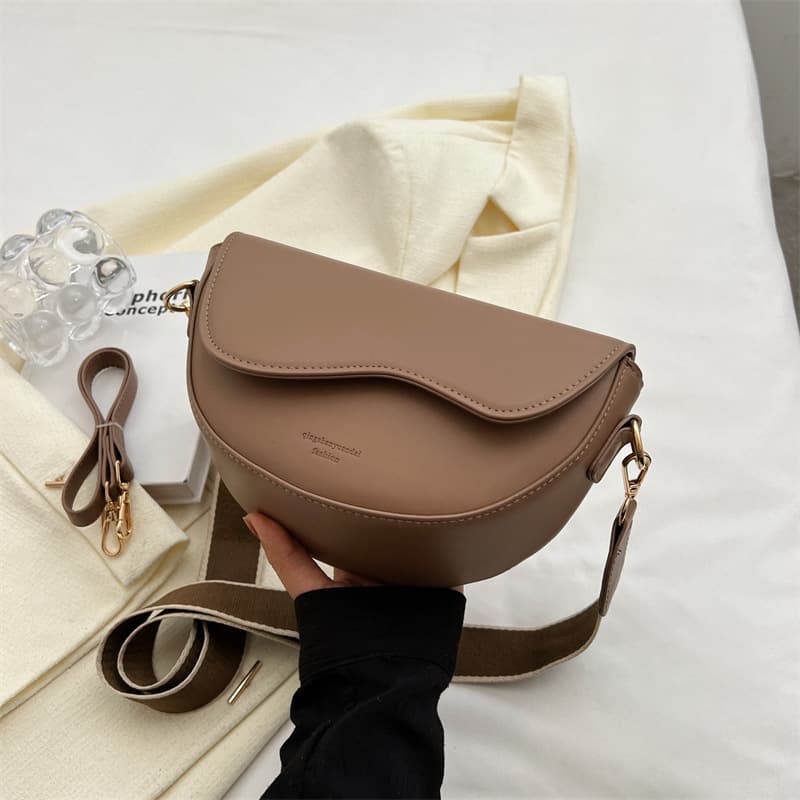 Women's Bag 2026 New Texture Cross-Border Trend Popular Versatile Crossbody Bag Fashion Small Square Bag Single Shoulder Bag Saddle Bag