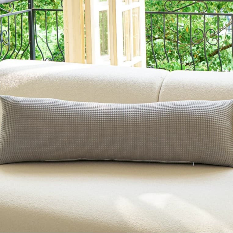 Amazon long pillow, ice silk cooling pillow for girls, leg-sleeping side sleeping pillow, removable and washable cooling pillow