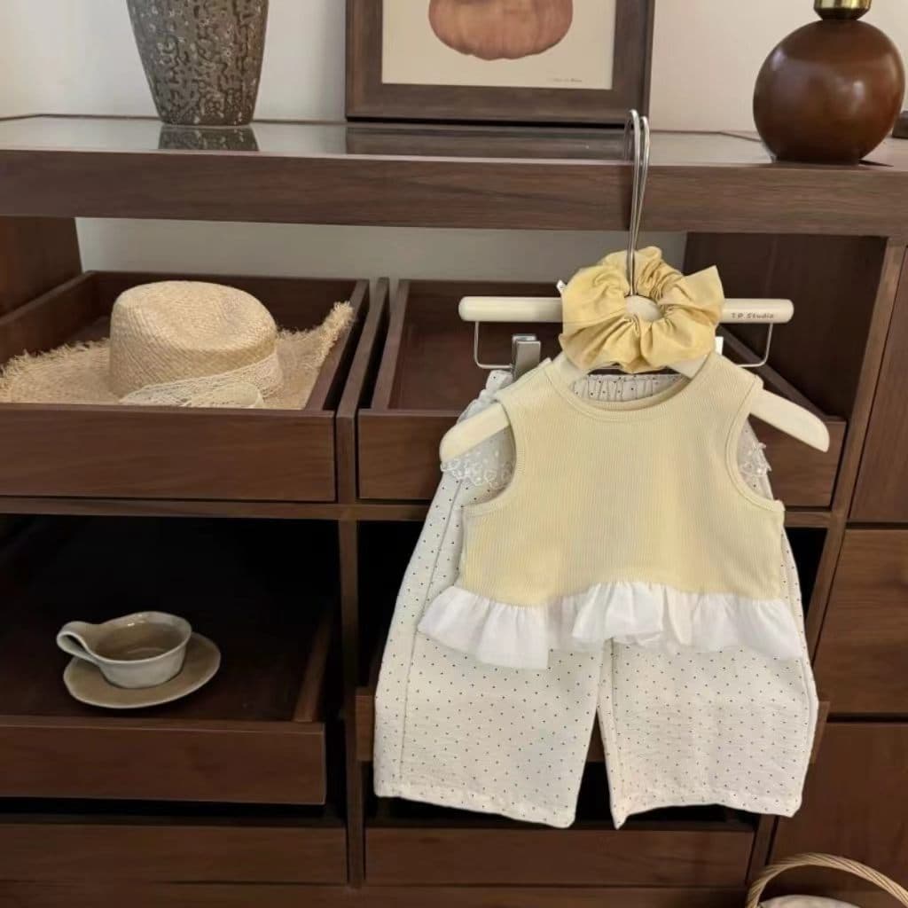 Custard buns! Korean children's clothing princess style girl's ruffled vest short vest polka dot pants suit