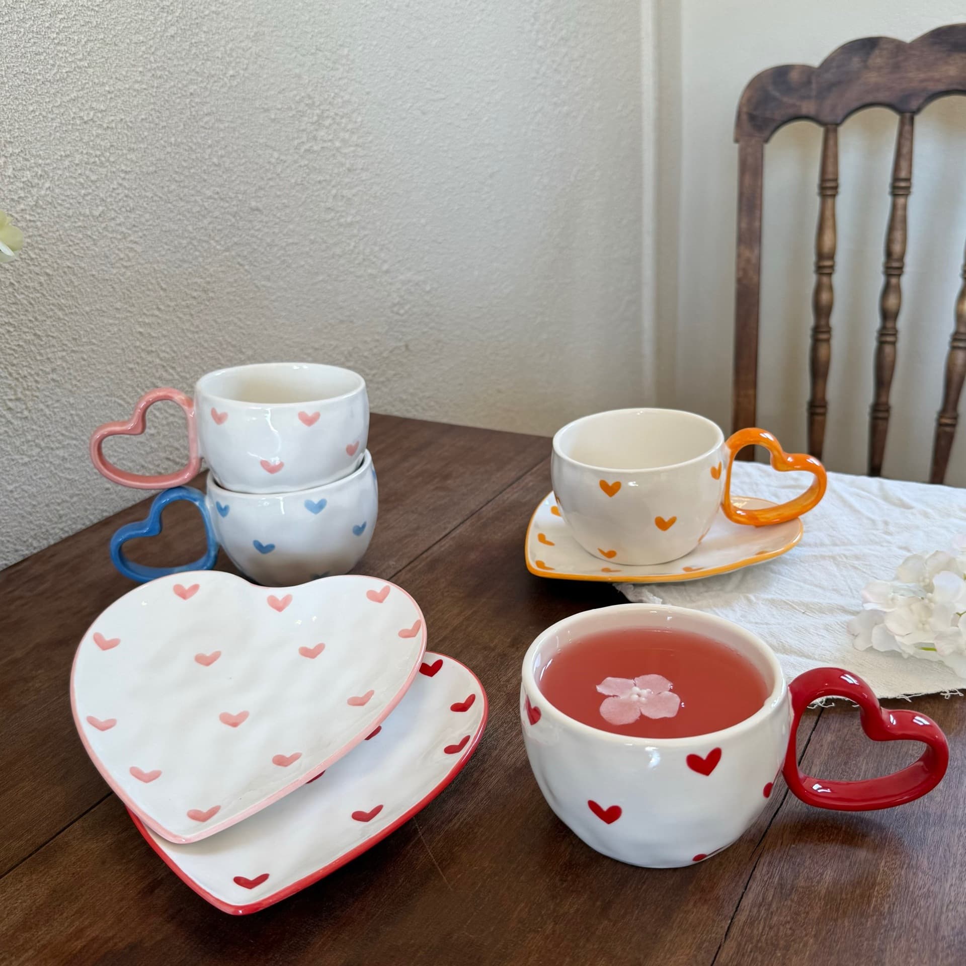 Korean ins-style hand-painted love heart ceramic cup and saucer set, hand-pinched irregular heart-shaped coffee cup and saucer, afternoon tea cup and saucer