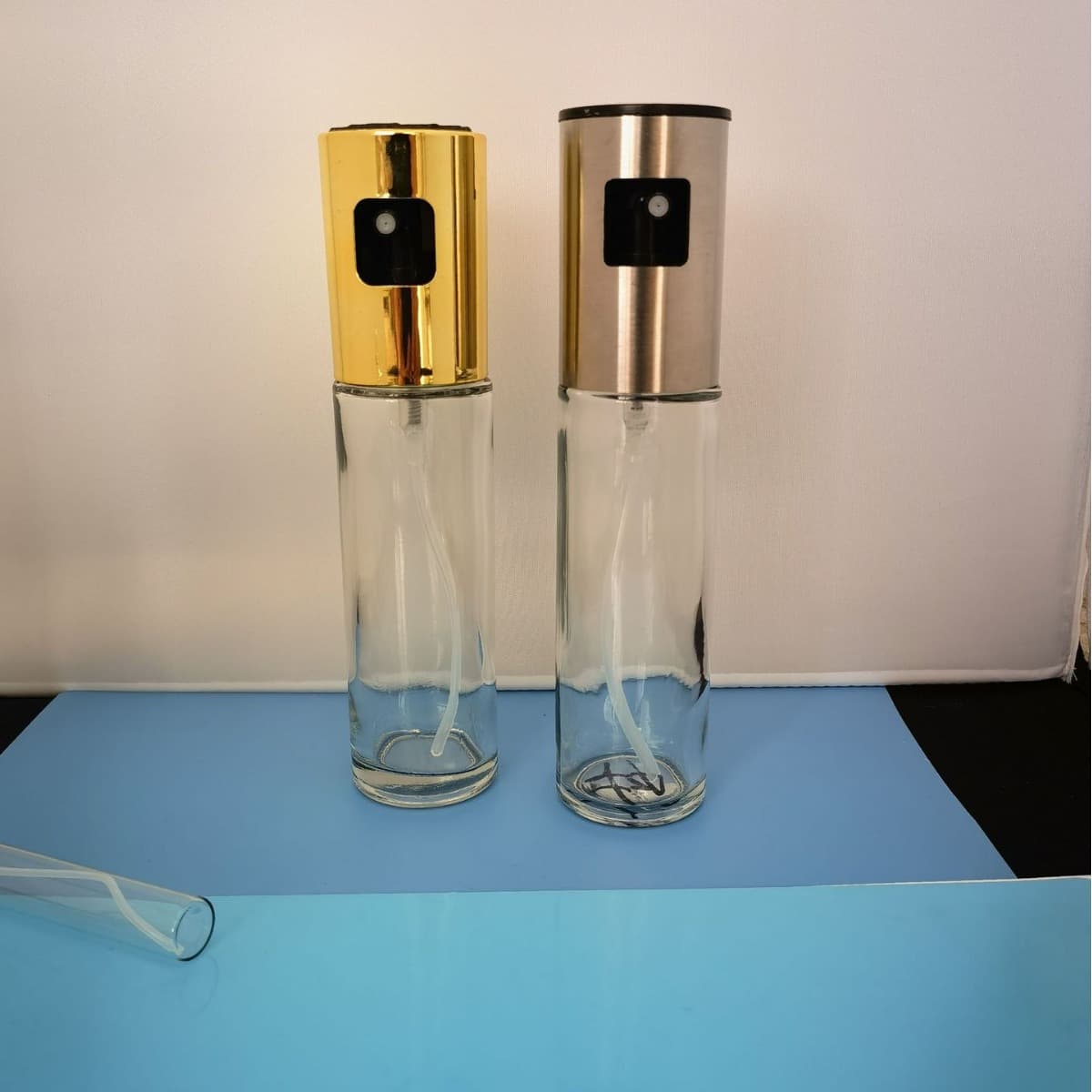 Factory direct sales 304 stainless steel oil bottle spray bottle atomized seasoning bottle push spray oil bottle soy sauce pot