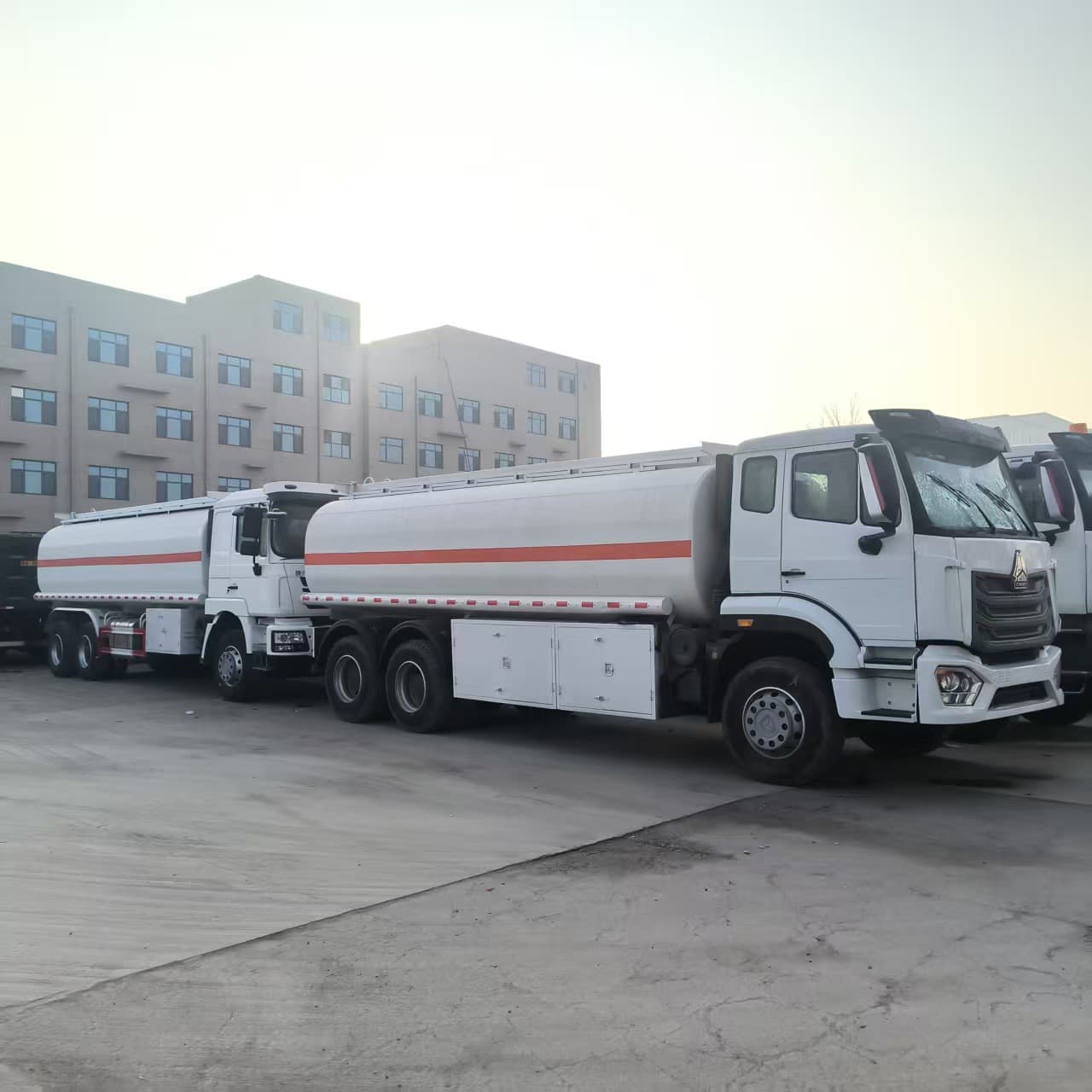 Sinotruk HOWO Oil Tanker Truck Gasoline Diesel Transport Truck 30-Cubic-Meter Oil Tanker Mobile Diesel Truck Sinotruk HOWO Oil Tanker