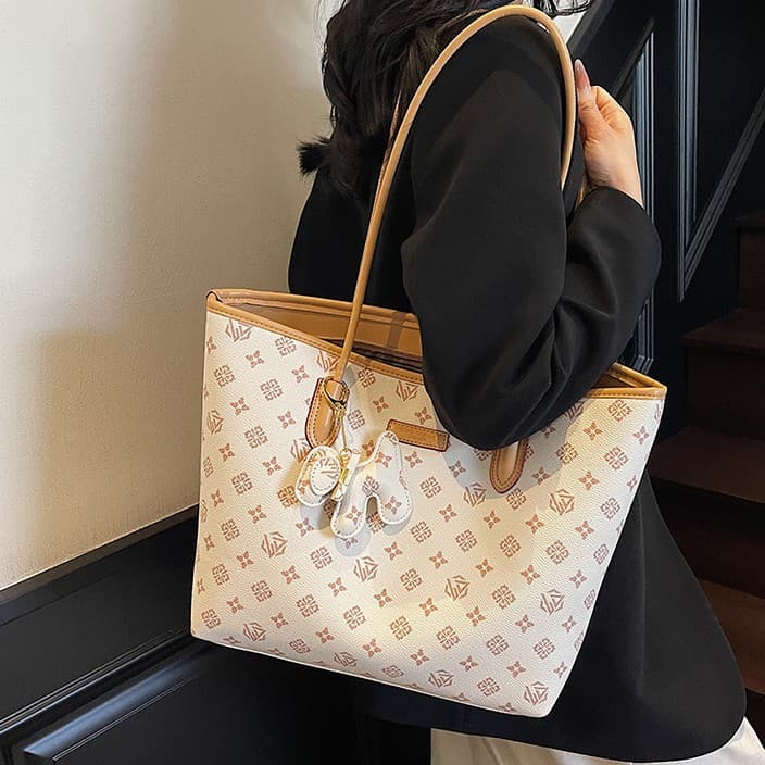 New Crossbody Tote Bag for Foreign Trade, Large Capacity Monogram Shoulder Bag, Premium Commuter Style Versatile Women's Bag