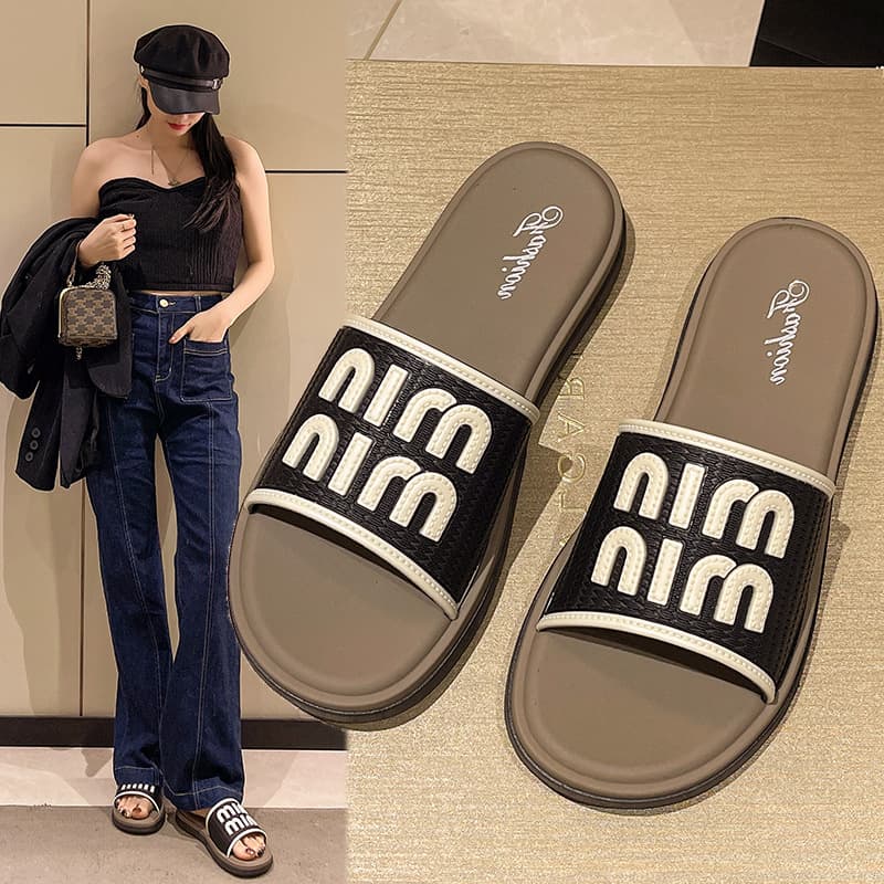 Slippers for women for summer outing, new style, small fragrant style, beach slippers, Internet celebrity, versatile indoor non-slip sandals