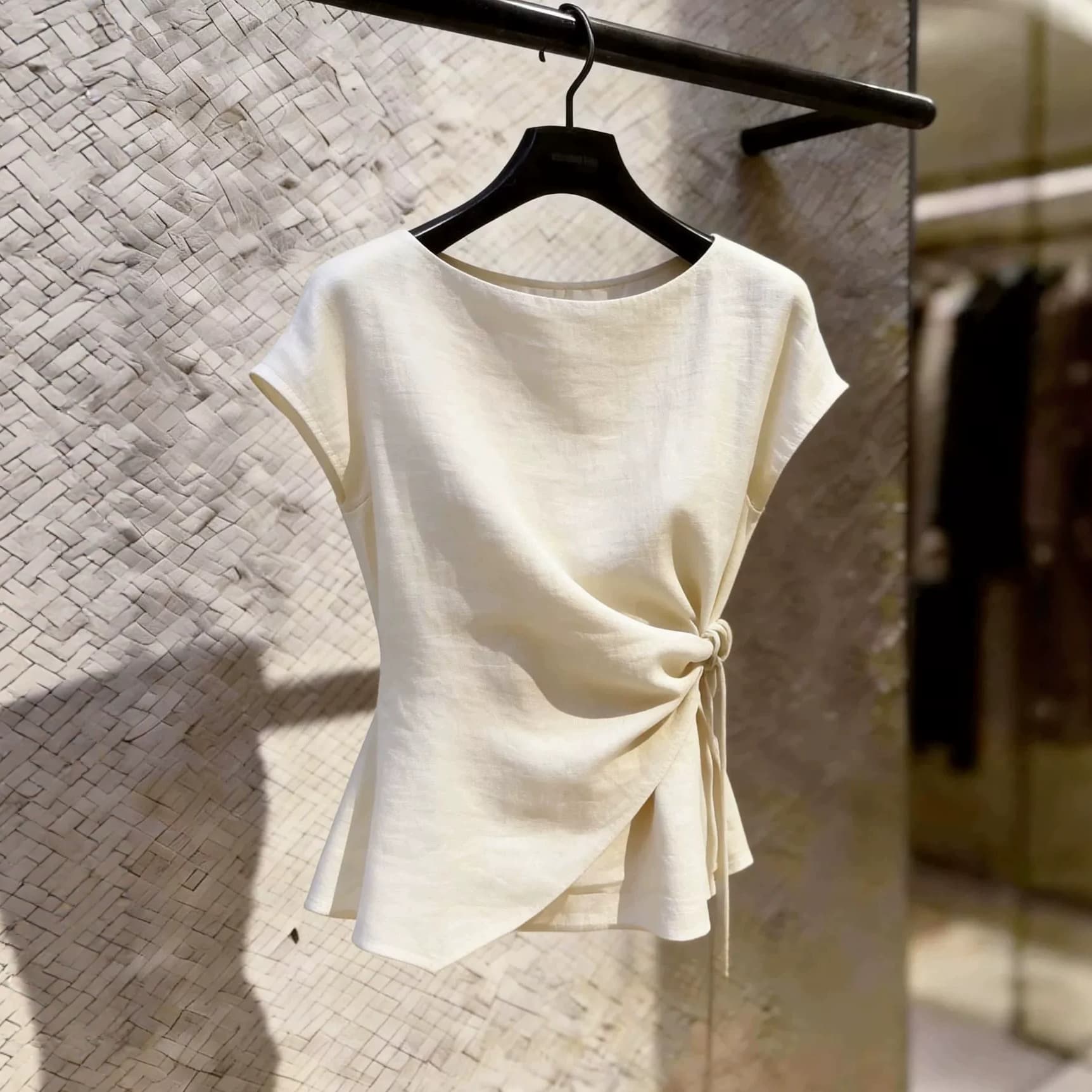 2026 Summer New French Designer Niche Fashionable Women's Top, Unique Beautiful Chic Blouse