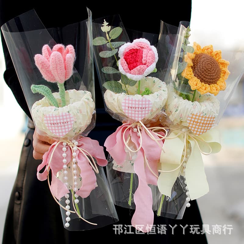 Knitted Yarn Roses Tulips Carnations Small Bouquet Gift for Women, Best Friends, Teachers, Wholesale Event Favors