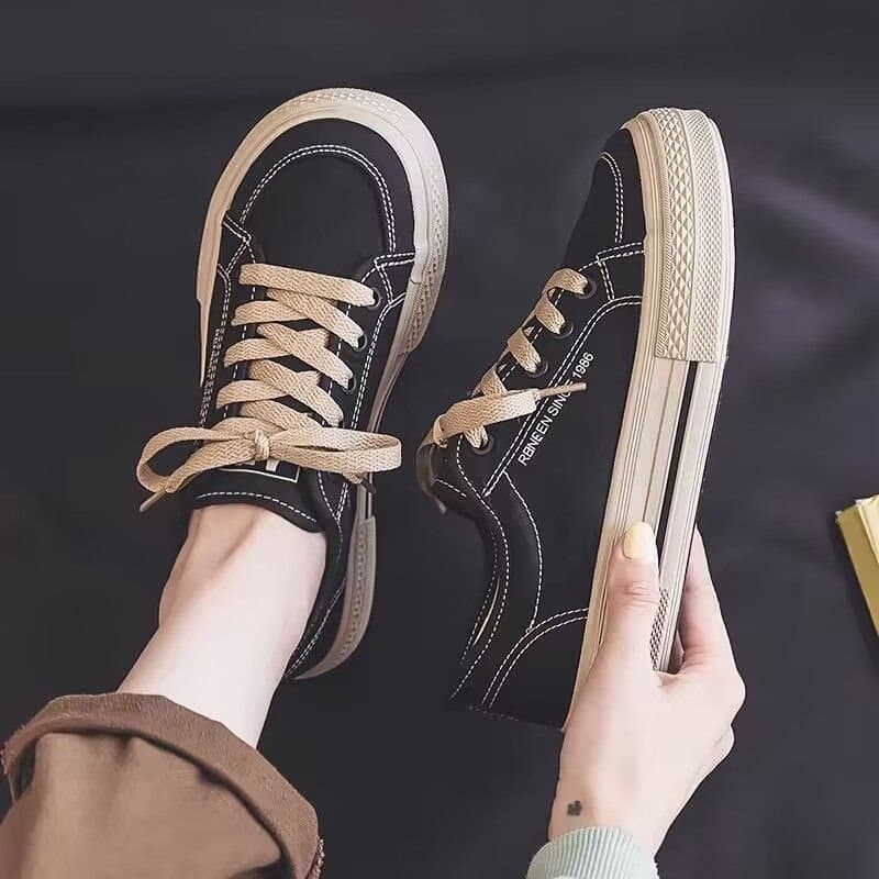 Canvas Shoes 2026 Summer Women's Casual Versatile White Sneakers Black Round-Toe Shoes Autumn Thick-Soled Breathable Board Shoes
