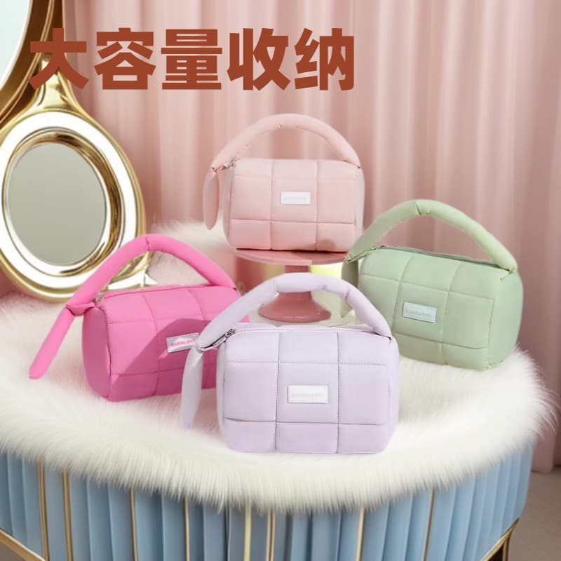 Good-looking candy puff portable cosmetic bag, cute portable storage bag, washing and skin care product storage bag, makeup brush