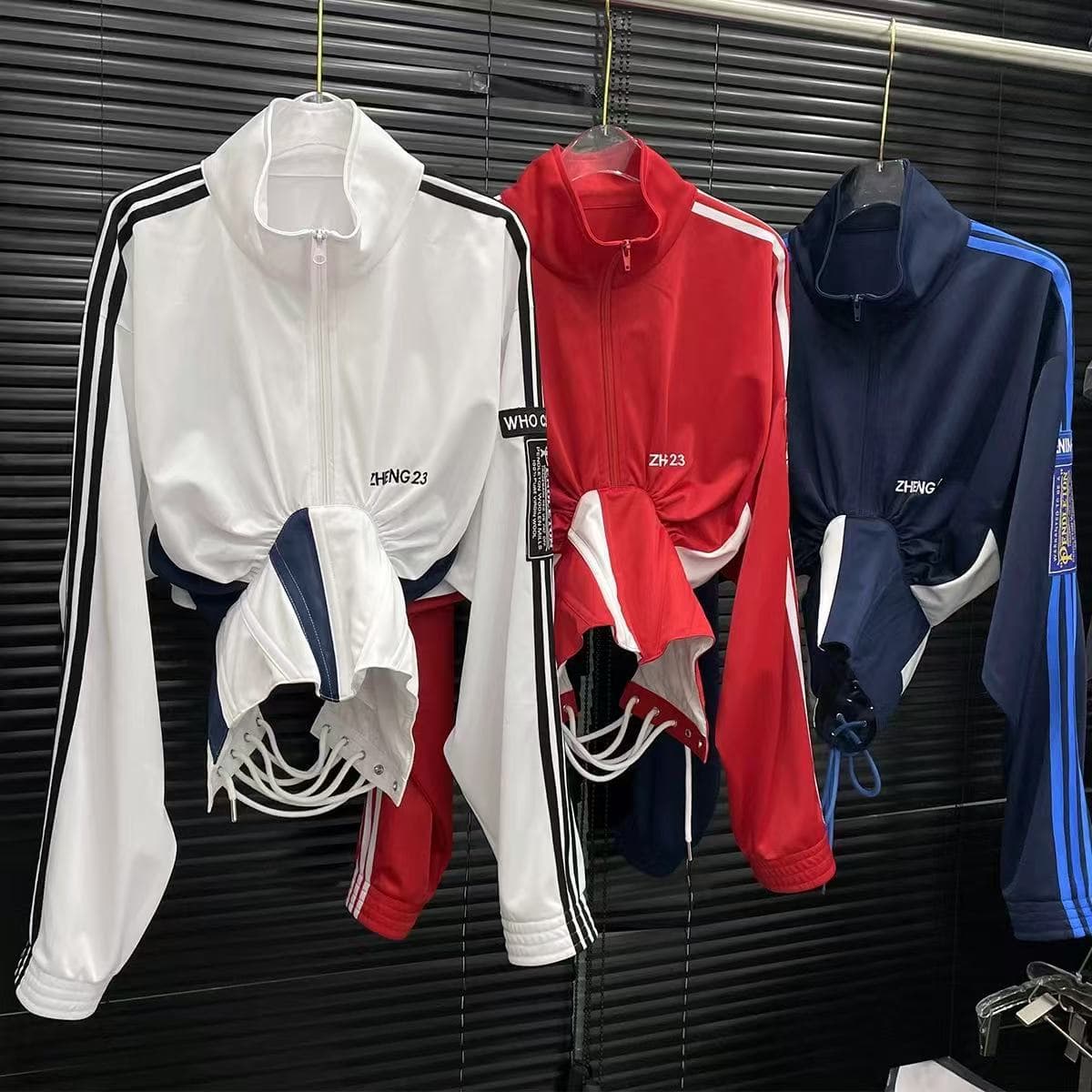 American retro color-blocked patchwork short jacket for women, with a lace-up design, fishtail waist, slimming stand-up collar, and sun protection.
