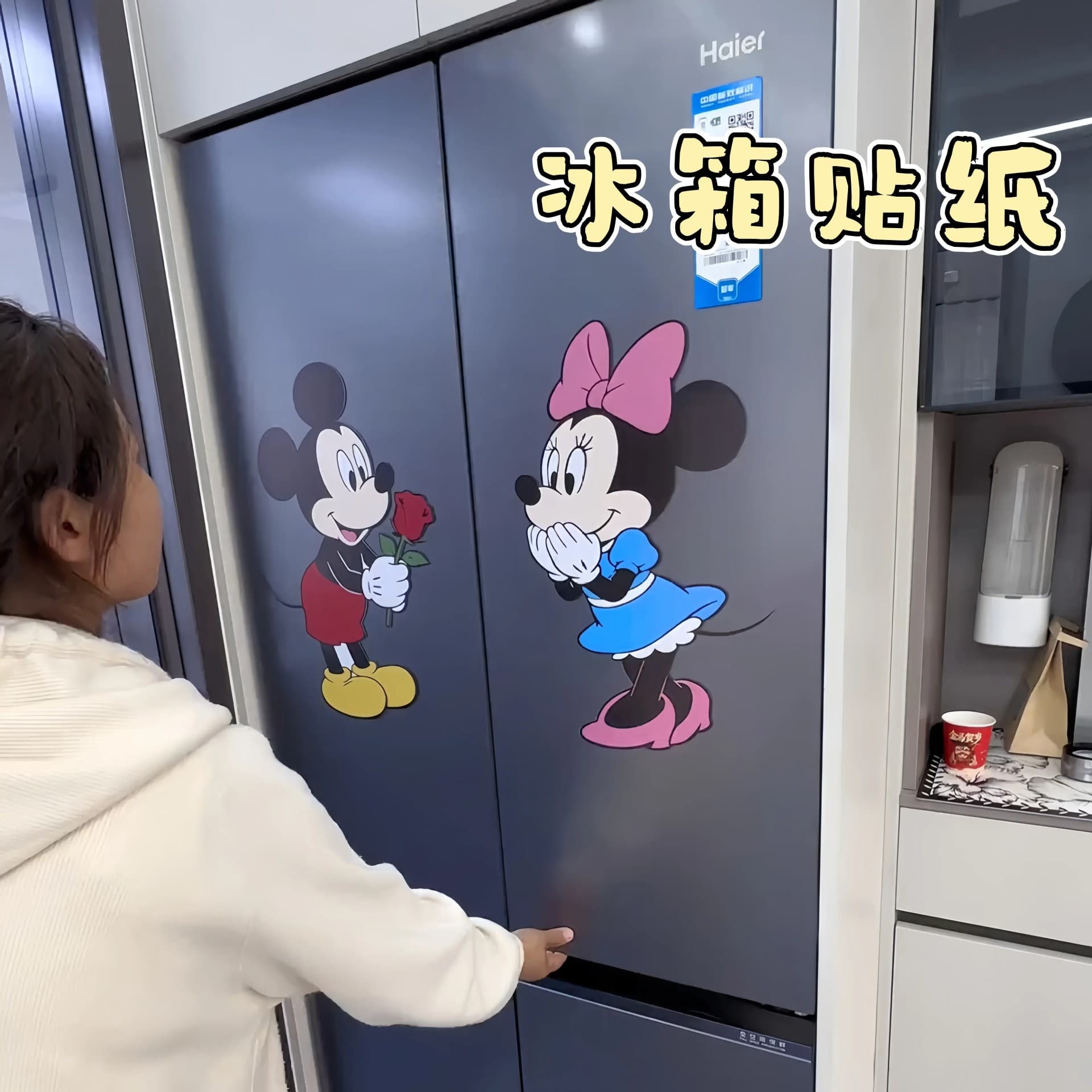 Mickey and Minnie Cute Cartoon Sticker Cutouts for Mall Decoration, Living Room, Bathroom, Glass Wall Decals, Festive Window Stickers