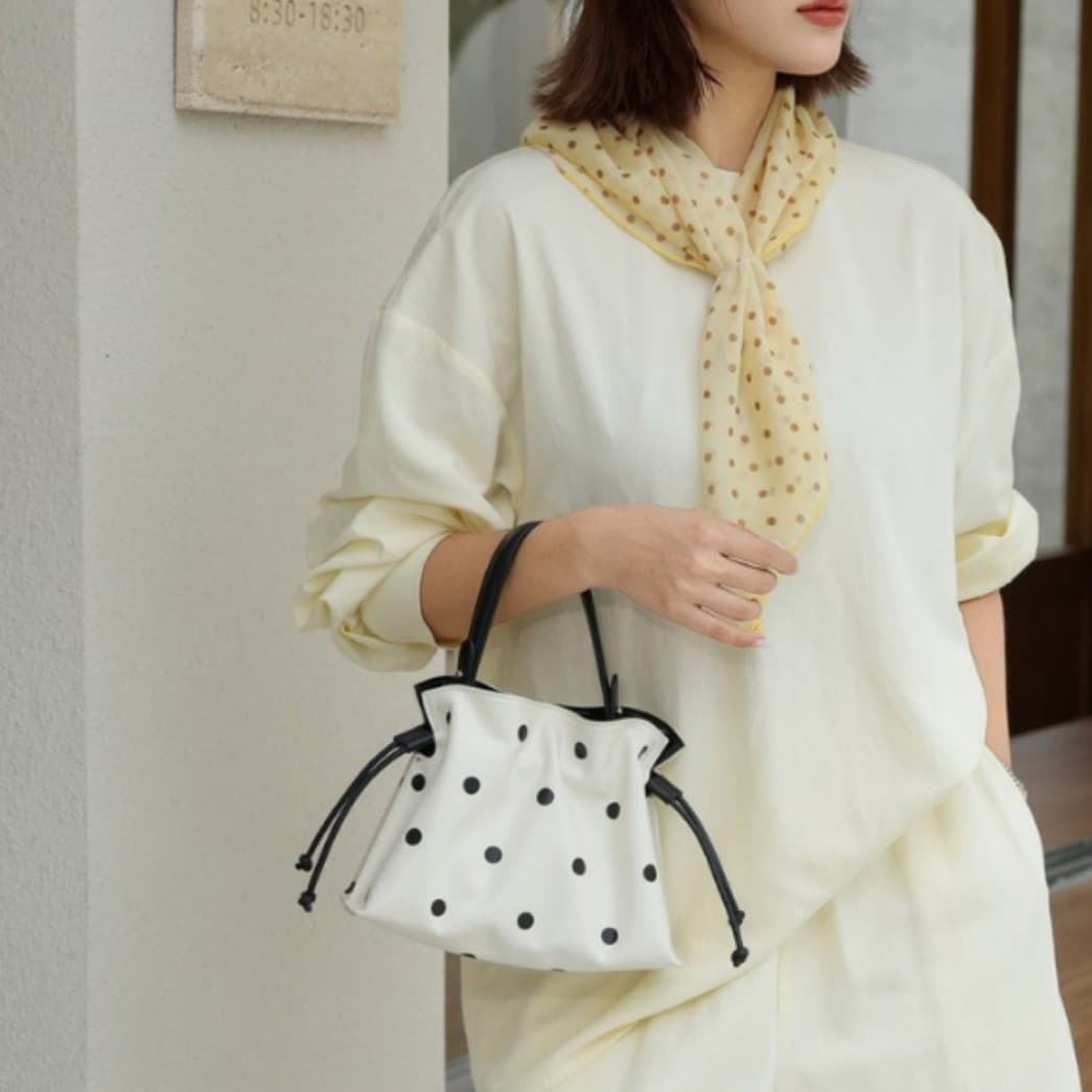2026 New High-End Black and White Polka Dot Bucket Bag, Genuine Leather, Fashionable and Lightweight Underarm Bag, Commuter Shoulder Crossbody Bag