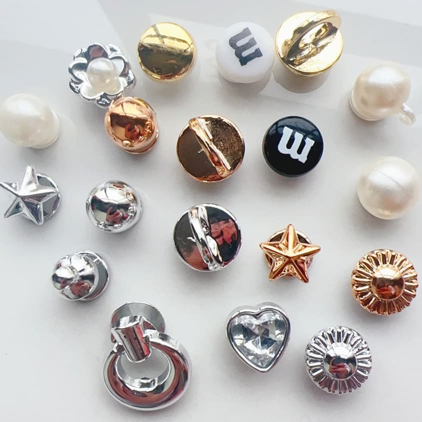Pearl integrated buckle for Crocs shoes, DIY shoe charms, M&M style buckle, Crocs accessories, bag decoration materials