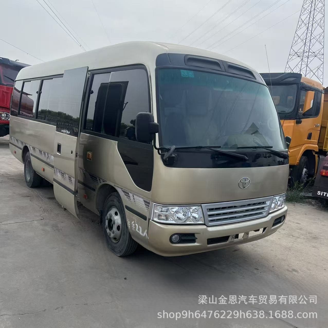 Overseas luxury Toyota Coaster medium bus coach 19-seat 20-seat medium commuter vehicle corporate business shuttle