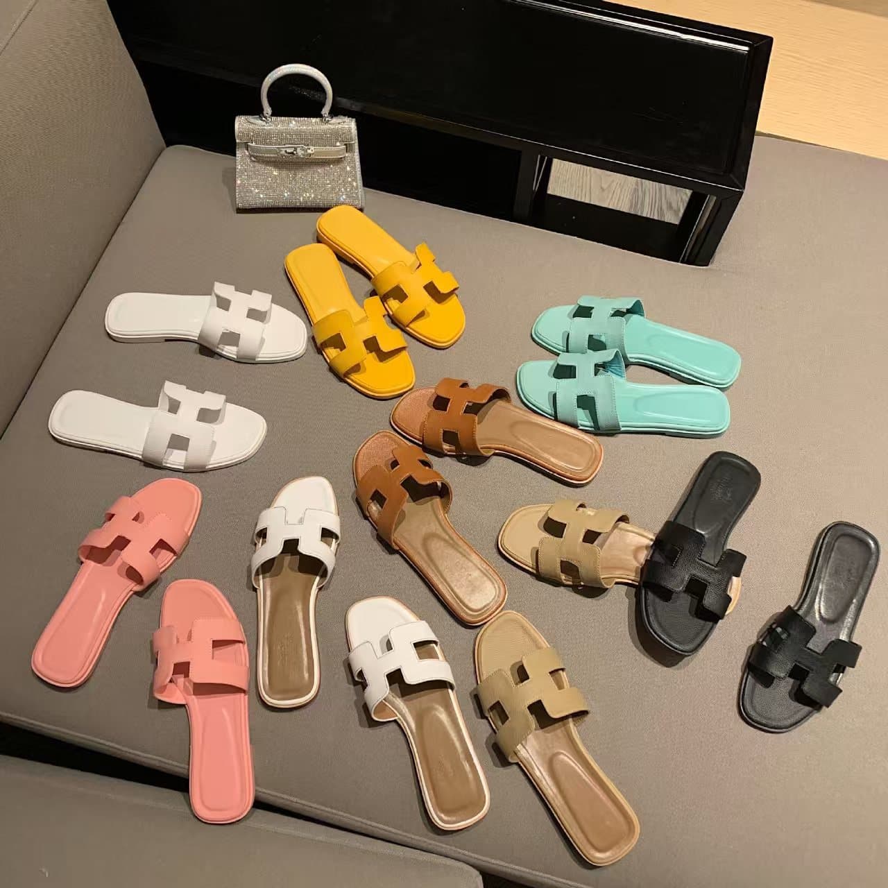 Women's Summer Slippers 2026 New Style Fashionable Versatile Slimming Flat H-Shaped Beach Sandals