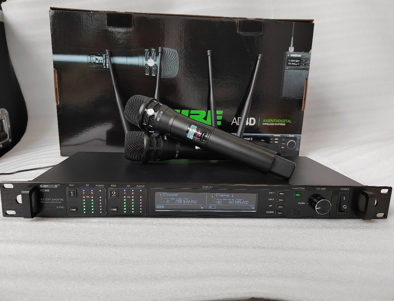AD4D Wireless Microphone System One-to-Two Professional Large Stage Performance UHF Long-Distance Microphone