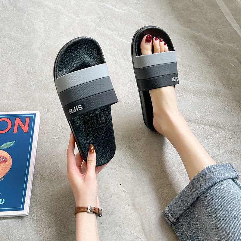Korean-style Outdoor Slippers for Women Summer 2025 New Fashion Student Indoor Home Casual Ladies Sandals Men