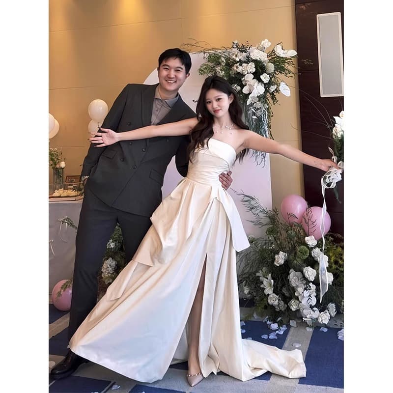 Engagement evening dress female white tube top dressing gown bride high-end light luxury temperament simple small tail light wedding dress travel photography