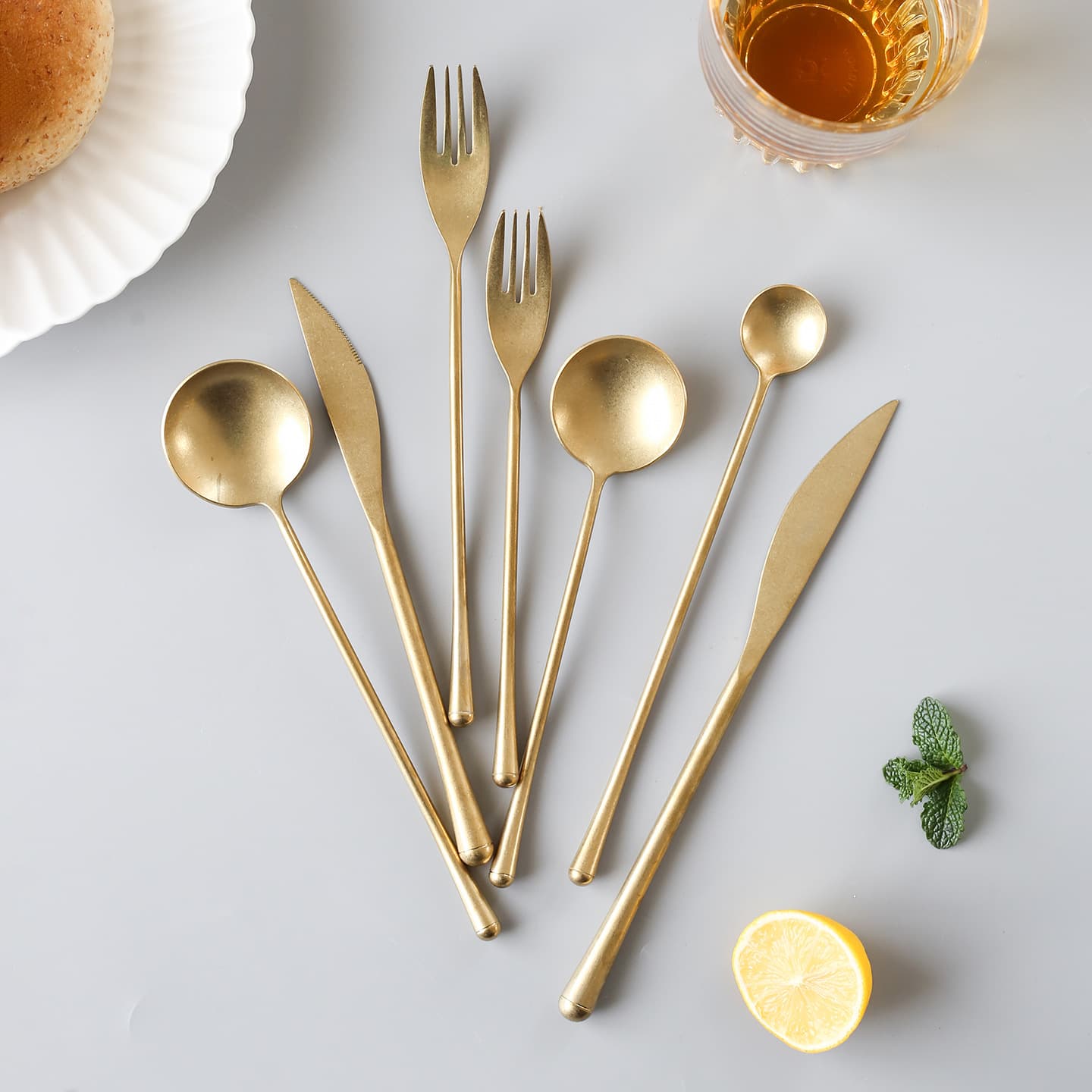 INS304 stainless steel Western-style cutlery set, long-handled fruit fork, stirring spoon, light luxury retro style.