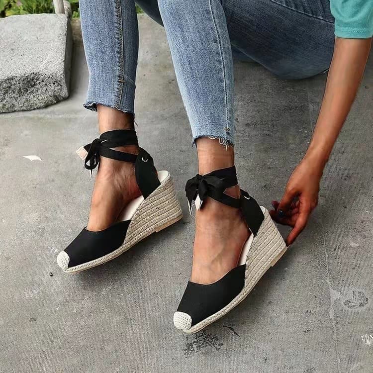 Women's Fashion Wedge Heel Ankle Strap Closed-Toe Sandals for Summer - European and American Style