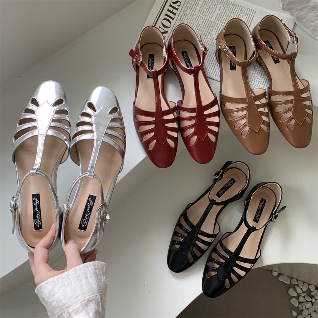 French-style Niche Red Closed-Toe Sandals for Women 2026 New Summer Vintage Matching Dress Vacation Roman Sandals