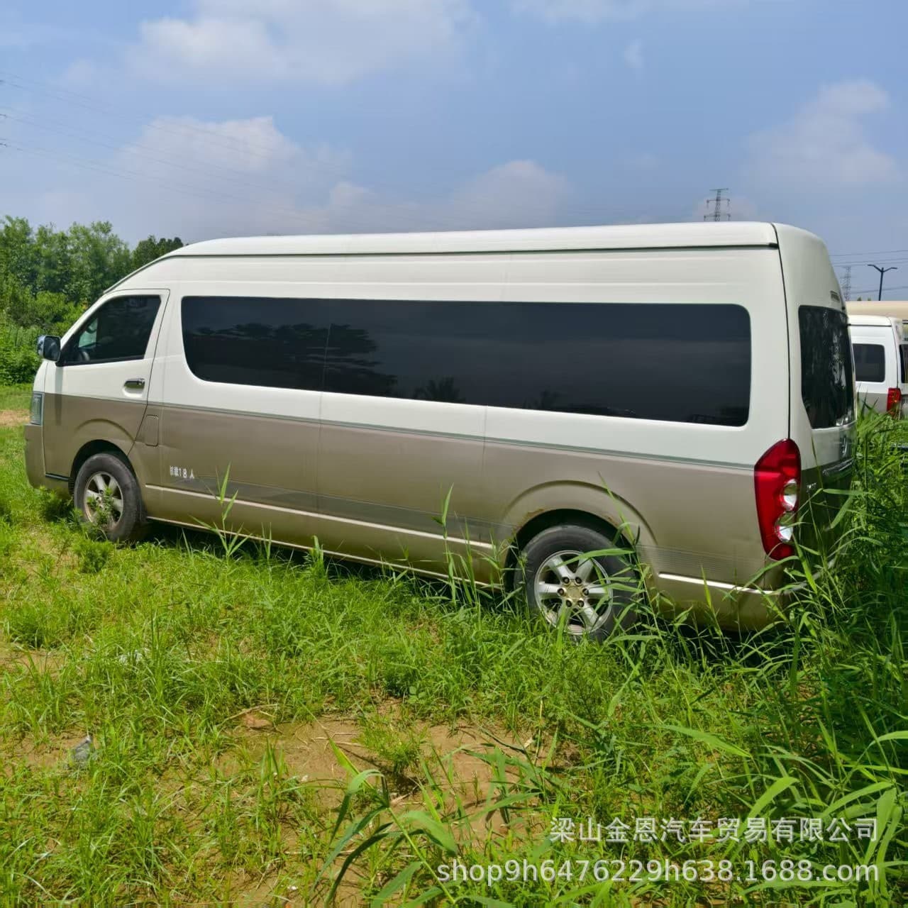 Toyota Hiace Foreign Trade Version Small Midibus 13-20 Seats Business Special Vehicle 5-Speed Manual Model