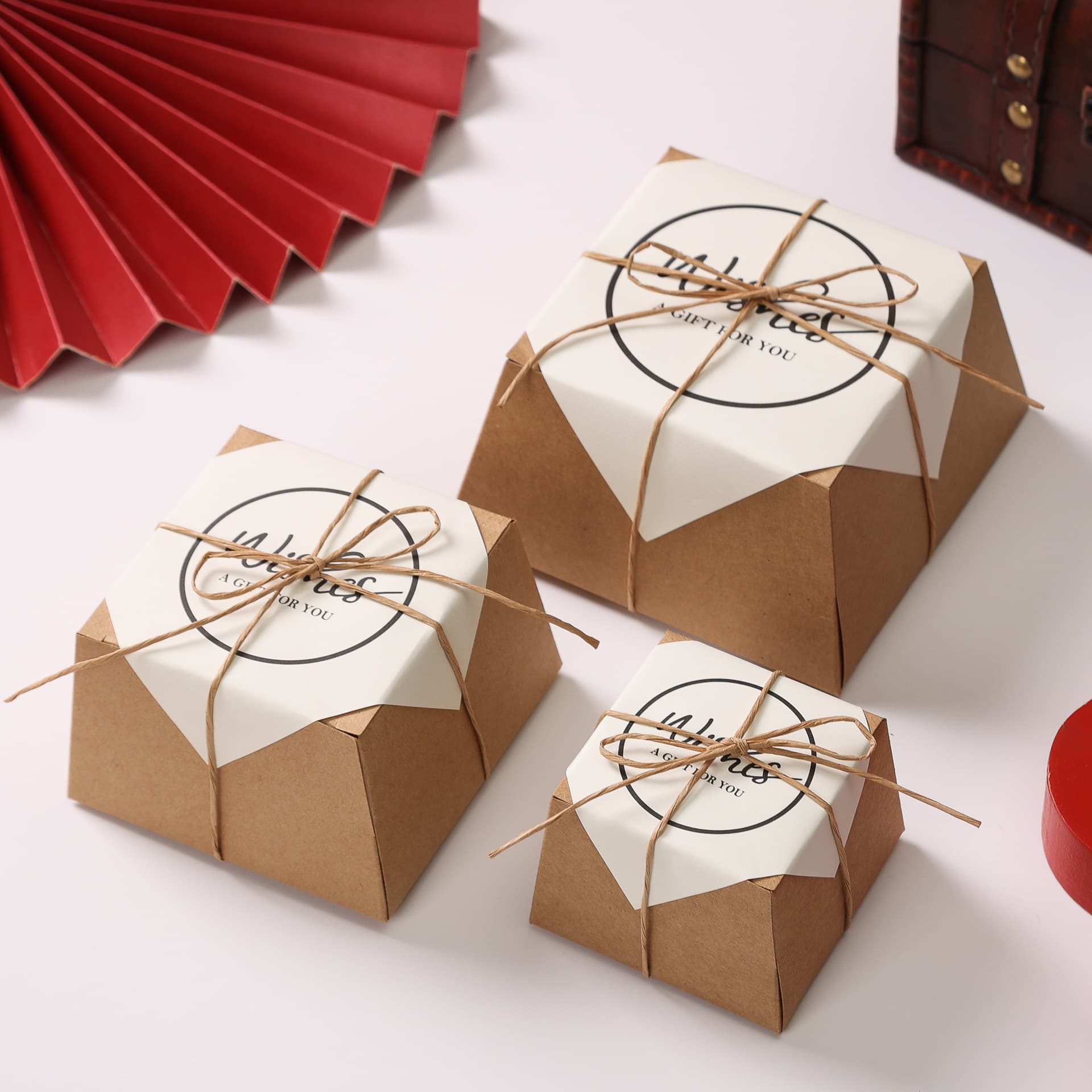 Retro European style simple kraft paper square souvenir wedding candy box wedding high-end wedding creative box
