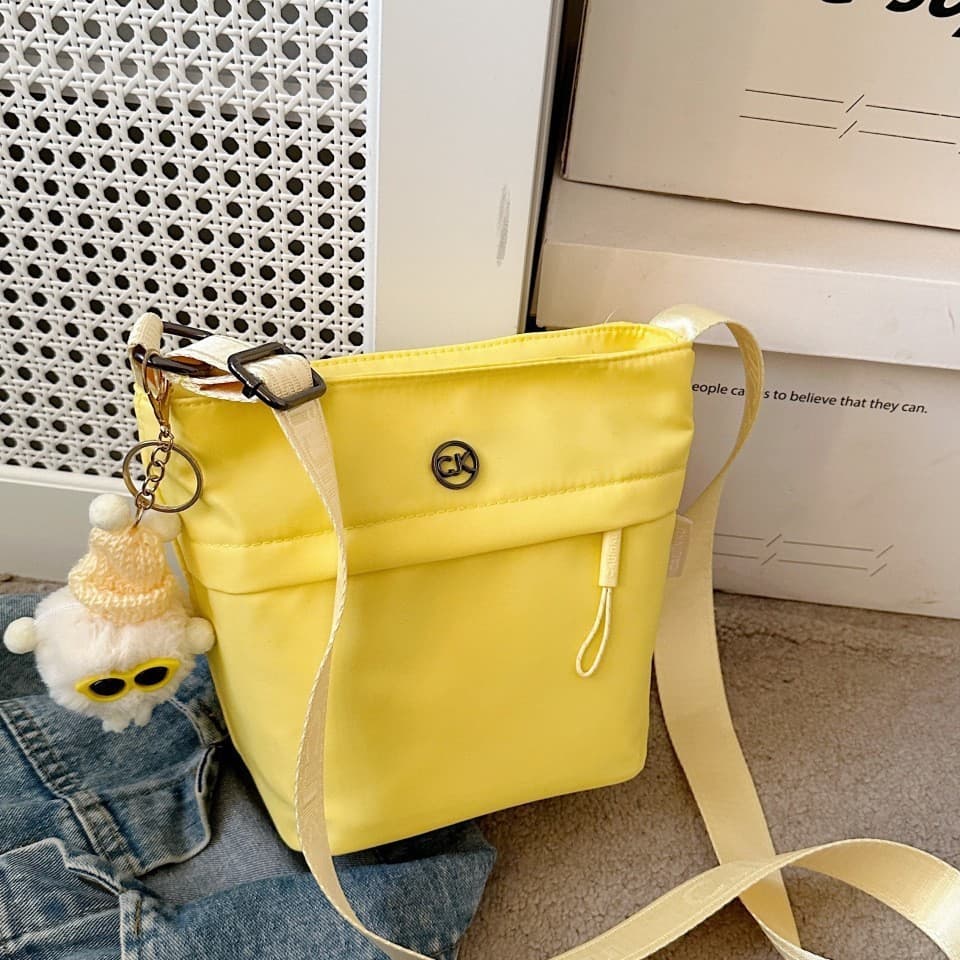Small bag women's fashion shoulder crossbody bag handbag 2025 new women's trendy versatile waterproof nylon bag