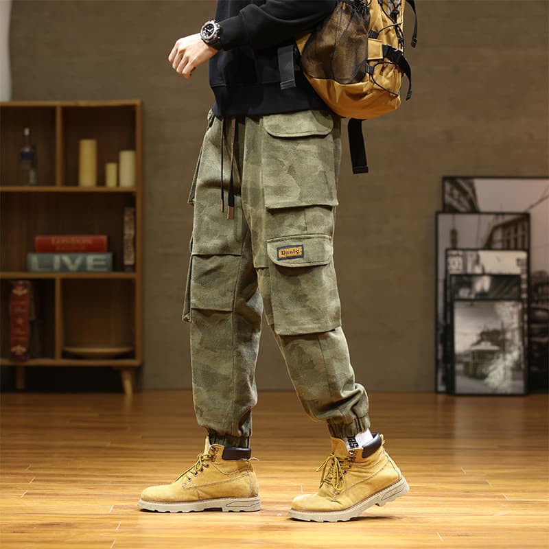 Camouflage cargo pants for men, cuffed new outdoor American trendy brand, men's plus-size extra-large pants for larger sizes.